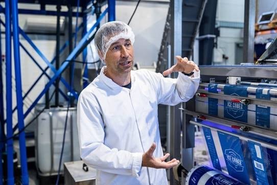 Ystad Allahanda artikel Jacob berätter hur isen tillverkas i Malmö isfabriks lokaler.